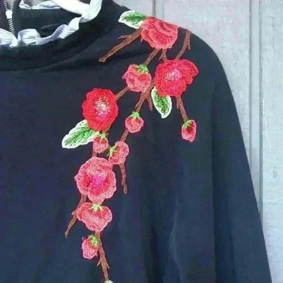 Floral Embroidered Sweater - Picture 3 of 5